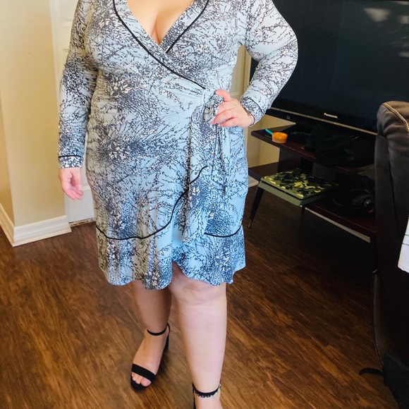 Dress - Picture 2 of 10